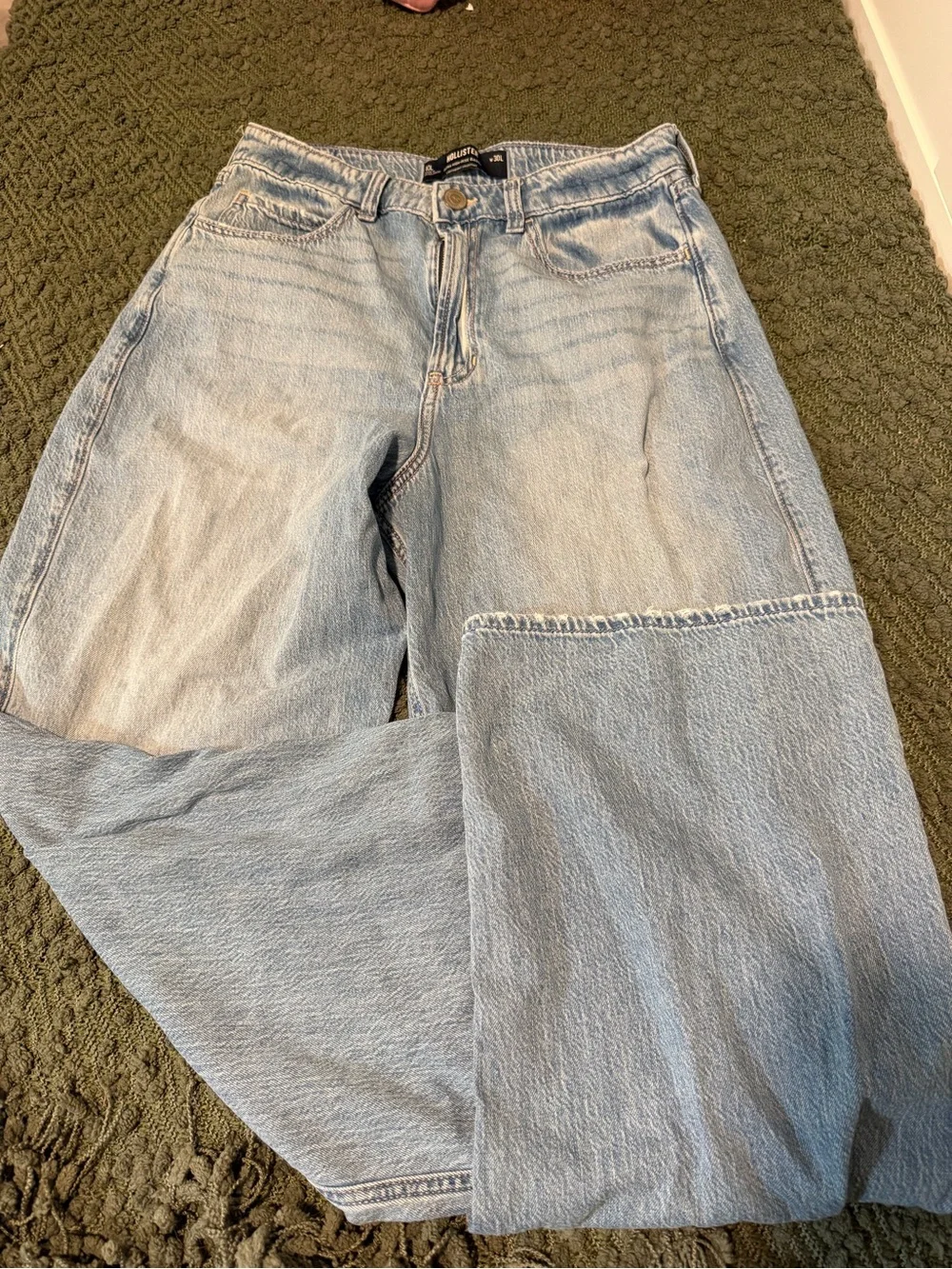 Light Blue Hollister Women’s High-Rise Straight Long Light Weight Jeans